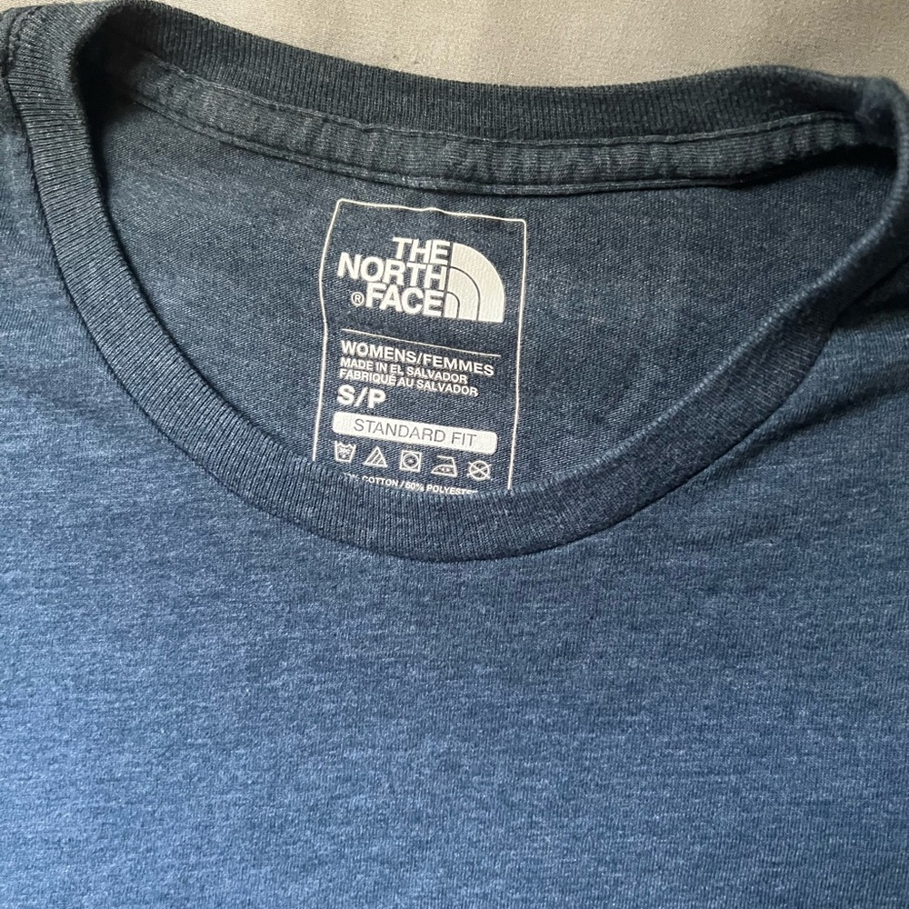 North face t shirt - Picture 2 of 2